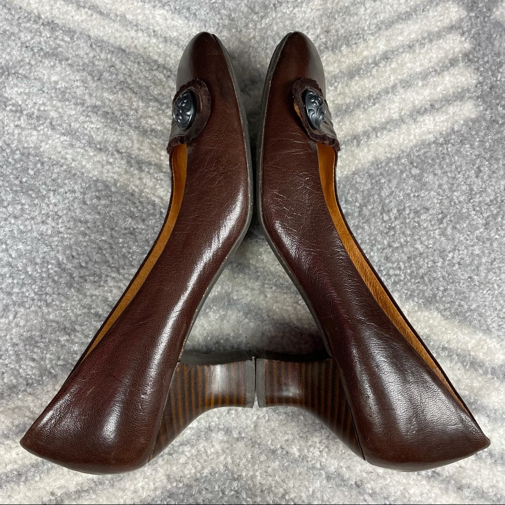 ANTHROPOLOGIE NAYA Daria Leather Rounded Toe Ruffled Button Stacked Wooden Heels - Picture 2 of 9